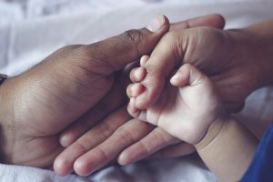 Pourquoi raconter sa vie est essentiel ? Faire écrire son histoire : est-ce vraiment indispensable ?